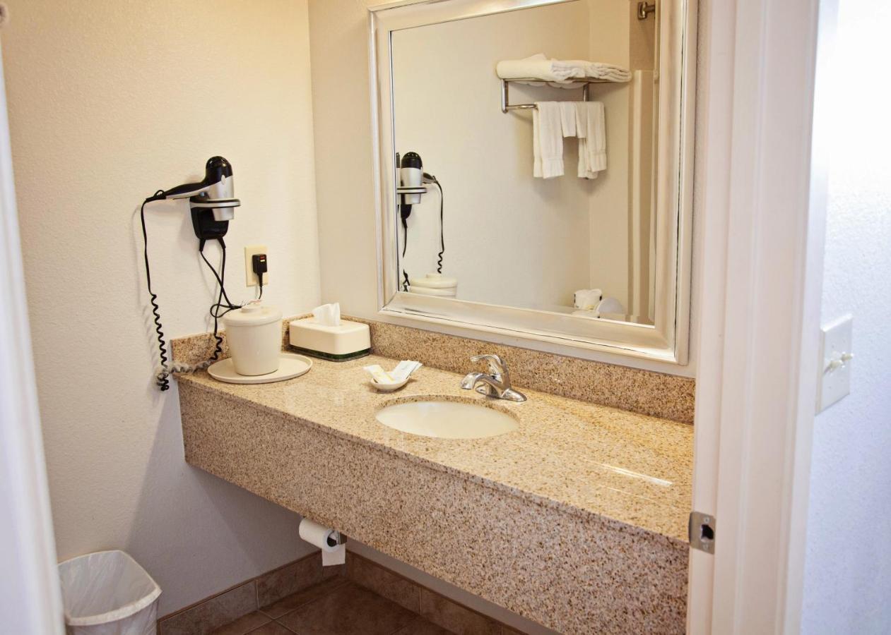 Big Lake Inn And Suites المظهر الخارجي الصورة